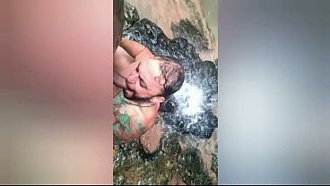 HOMENS TREPAM NA BEIRA DO MATO