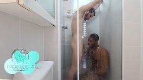 Dancarino safado tomando banho com o Lucao