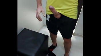 Gozando no provador
