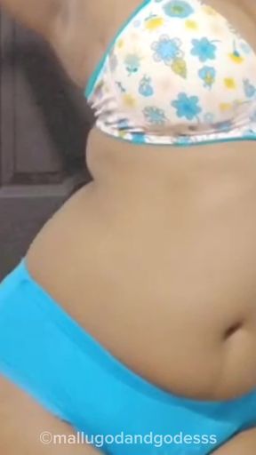 Unforgettable moment from &quot;Mallu bhabhi  seductive video part 1&quot;