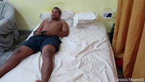 gozando nos pes da minha madrasta