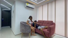 Mi puta hermanastra anota los deseos sexuales que tiene hacia mi y yo me la follo duro para cumplirl