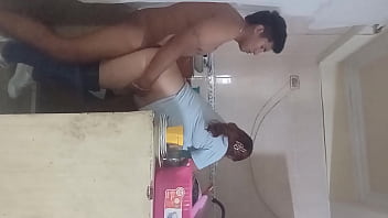 Sexo en la cocina, casi nos descubre su esposo