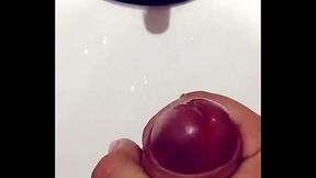 Mi amigo se pajea en el ba&ntilde_o I