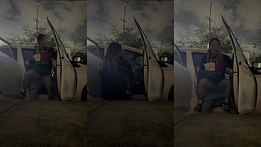 Anal publico en el carro mientras todos pasan - Natalia Delgado