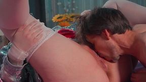 Curvy milf crushes skinny guy's face under her massive butt