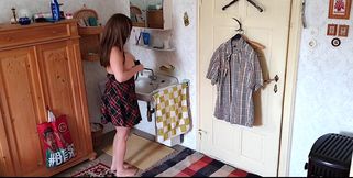 Skirt &amp; Wonderbra BTS