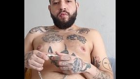 Batendo punheta enquanto aperto meus mamilos