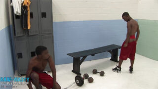 Хардкорный клип молодого татуированного Тайлера Трентона, которого трахают в анал с BBC