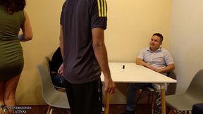 el novio de mi hijastra se follo a mi esposa, y le dimos doble penetracion en su cono y trago todo mi semen en un trio