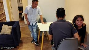 el novio de mi hijastra se follo a mi esposa, y le dimos doble penetracion en su cono y trago todo mi semen en un trio