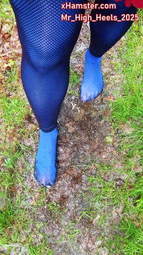 Running in blue pants but without shoes in the mud