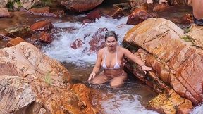 risky sex on the waterfall trail with a lot of adrenaline and we were dying of fear of being caught, the big dick came inside my ass. luna oliveira e vagninho