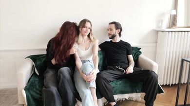 Amateur threesome – Two French goddess share a lucky man.