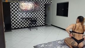 Preta mulata com bunda grande sentou mas n&#x00E3;o aguentou a piroca do mascarado (Lucy Li)