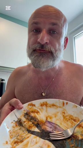 Macro Giants Eats Tiny