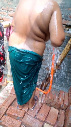 Sadia Is a Very Sexy Girl Shows His Pussy