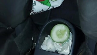 O cara penetra a bunda apertada da Siri de quatro e ejacula dentro dela