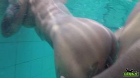 a babi sofreu muito com o pau grande dentro da piscina - babi ventura - ed junior