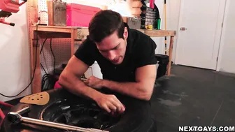 Muscular Jim Fit teaches David Skylar how to rim and fuck bareback