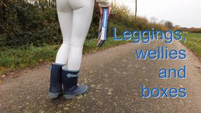 Leggings, wellis and boxes
Leggings, Gummistiefel und Kartons