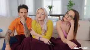 UnderCOVER Blowjob - reality sex with brunette Aften Opal