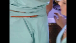 Fantasi perubatan panas: Jururawat Maud Kennedy, Priscillia Lenn dan Katka dalam hisap zakar yang beruap, menjilat faraj dan memetik penumbuk bertiga dengan Yves Baillat dan Richard Langin