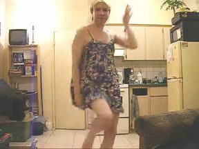 Amateur crossdresser dancing &amp; dildoing