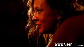 Intimate Pair Engages In Slow Kissing Then Sensual&#x6DEB;&#x6027; Encounter