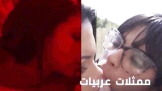 محجبة ممحونة تمص زب صاحبها وتبلع لبنه