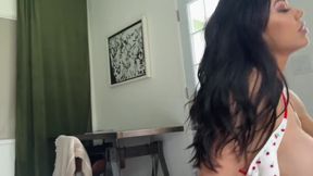 Det sista cream pie-äventyret med den bystiga styvmamma