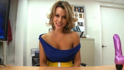 Cute flirty MILF Ashley Coda Besuche Bangbros