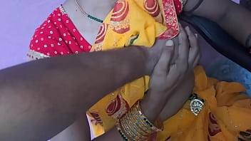 मेरी प्यारी हाॅट पत्नी कि चड्डी उतार कर चुत को सेहलाया