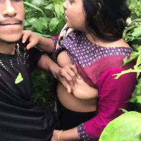 Devar and Bhabhi secretly go to the jungle and have sex, the fun is different