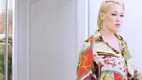 Adult Time - MILF Ryan Keely Finds Aaliyah Love Stuck in Tub & Turns Rescue Into Wet Pussy Eating