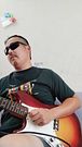 日本のギタリストがあなたに健康を与えます