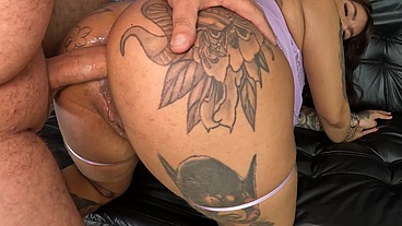 Luizza Saito estreando pela primeira vez faz anal intenso