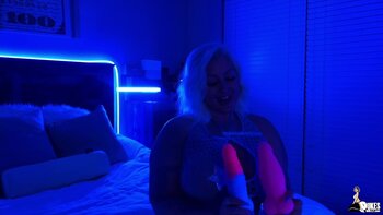 Queen Rogue & Friends: Sizzling Solo Sessions with Big Boobs and Fat Toys