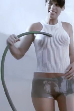 Chili: Young Latina Playing