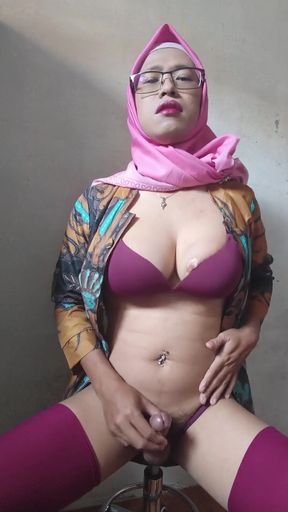Hijab Shemale Jerking off Her Huge Dick