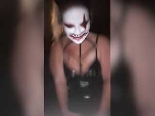 Smokin' BBW Jaw-dropping Kitty Clown with Big Bazookas and Booty begging to have some joy
