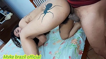 Contratei uma diarista para limpar minha casa, ela é muito safada, ficou me provocando fez um boquete e transou comigo