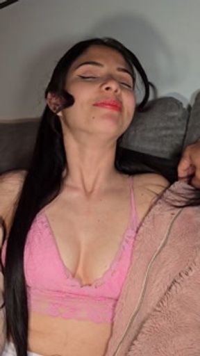 I fuck my tinder date until I cum on her pretty feet AMATEUR!!!!