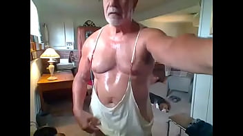 BIGJIM FLEXES AND CUMS FOR A CAM FAN