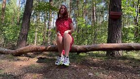 Passionate Park Fingering: Solo Female Cums Hard!