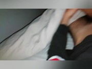 Ragazza seduce ragazzo in chat, lui si sega e poi sborra in bagno