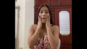 Novinha gostosa se depilando