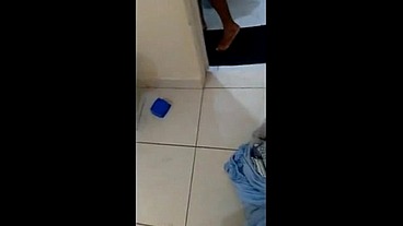 Tomando banho na casa do meu amigo