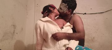 I fucked my desi girlfriend well by putting my dick in her pussy and made my girlfriend happy.