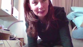 Nice MILF Big Pissing at Home and Show Asshole